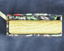 Load image into Gallery viewer, House the Jack Built. A Traditional Nursery Rhyme illustrated by Jan Kellett. De Walden Press. Qualicum Beach, B.C. Canada. 2004. ISBN- 0973604107. Limited edition, number 6 of 40 copies signed by the illustrator.