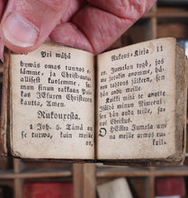 Load image into Gallery viewer, Muutamia Aiaturia ja Kutouria Jumalan Sanast (a selection of garden cuttings from the word of God). >>EARLY FINNISH MINIATURE BOOK<< Date: 1825