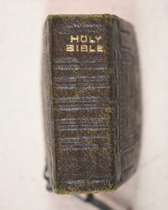 Holy Bible containing the Old and New Testaments [with lectern]. >>MINIATURE BIBLE WITH LECTERN<< Publication Date: 1919 CONDITION: VERY GOOD