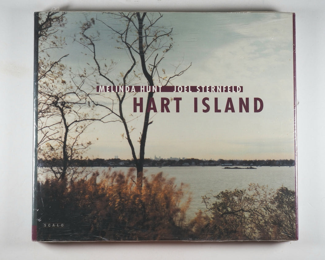 Hart Island by Hunt, Melinda. Scalo Verlag Ac, 1998. ISBN 9783931141905 / 393114190X