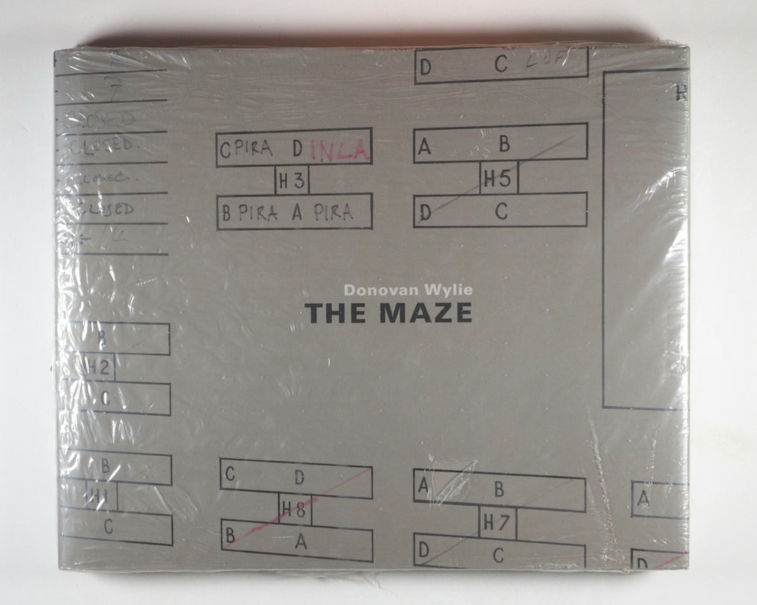 Donovan Wylie: The Maze. Granta, 2004. ISBN 9781862076846 / 1862076847
