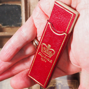 Queen Elizabeth ii. E.R. Coronation Souvenir Memo Book. >>MINIATURE "FINGER" CORONATION SOUVENIR<< Publication Date: 1953 CONDITION: VERY GOOD