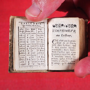 Heures de Cour contenant les sept offices de la semaine. Les 7 pseaumes, Vespres, Hymns & Les Litan avec les Prieres du matin & du soir & les Oraisons devant et apres le Commun. Publication Date: 1676 CONDITION: VERY GOOD