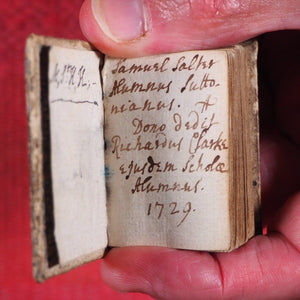 Heures de Cour contenant les sept offices de la semaine. Les 7 pseaumes, Vespres, Hymns & Les Litan avec les Prieres du matin & du soir & les Oraisons devant et apres le Commun. Publication Date: 1676 CONDITION: VERY GOOD
