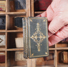 Load image into Gallery viewer, La Divina Comedia. >>PICKERING'S DIAMOND CLASSICS, MINIATURE BOOK<< Dante, Alighieri. Publication Date: 1823 CONDITION: VERY GOOD
