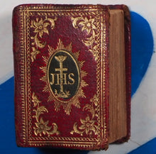 Load image into Gallery viewer, Bible in minuiture [sic] or a concise history of Old &amp; new Testaments Bible in minuiture or a concise history of Old &amp; new Testaments. Publication Date: 1780 Condition: Very Good. >>MINIATURE BOOK<<
