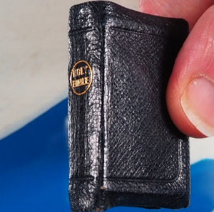 The Holy Bible Containing the Old and New Testaments Translated out of the Original Tongues.by His majesty's special command. Glasgow: David Bryce and Son. London, Henry Frowde, Oxford University Press Warehouse, Amen Corner.1896  >>MINIATURE BOOK<<