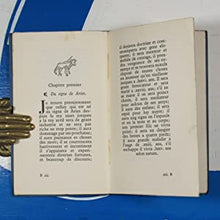 Load image into Gallery viewer, PETIT TRAICTIE D&#39;ASTROLOGIE AVEC LES PROPRIETEZ DES DOUZE SIGNES. Anonymous Publication Date: 1953 Condition: Very Good
